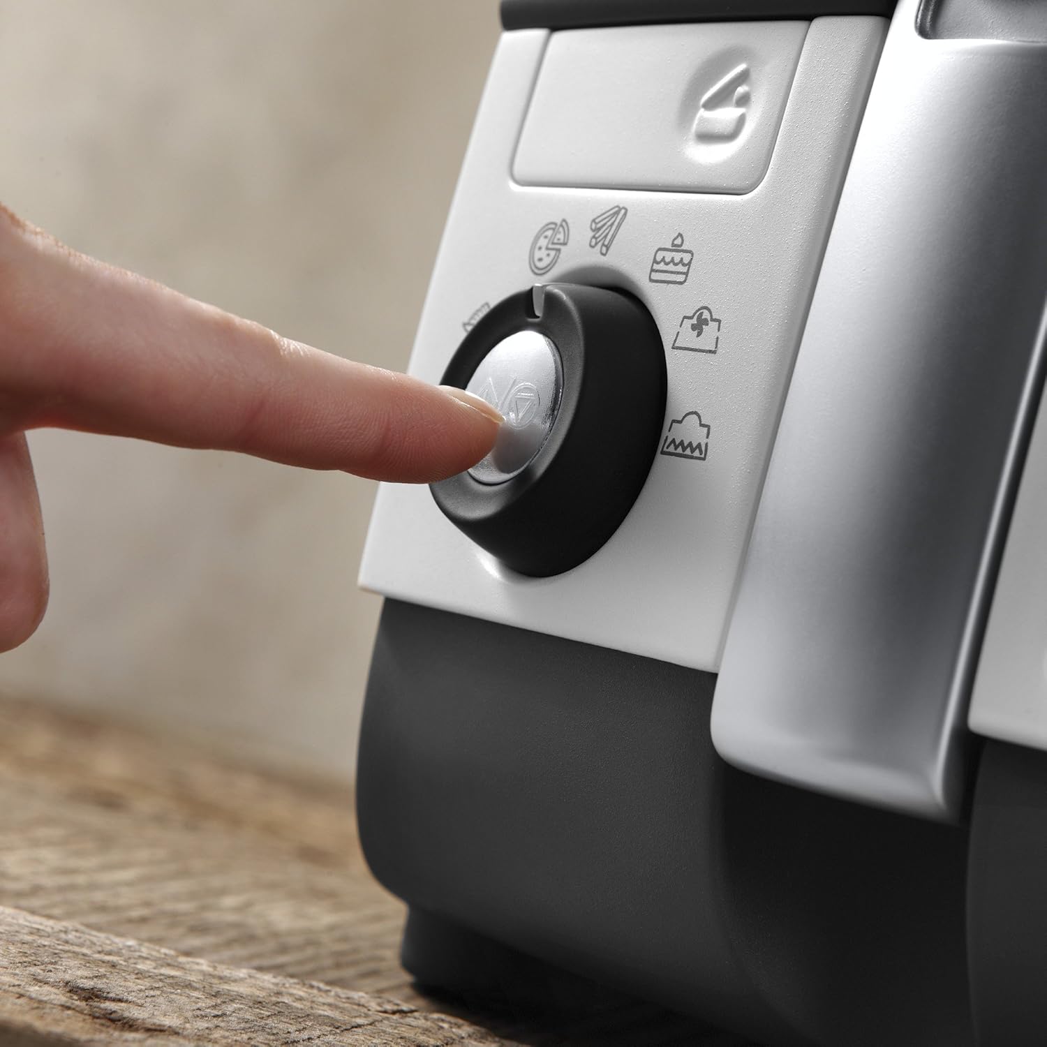 Delonghi Multy Fryer 1.7 Lit 4 Power Level Power Upper Heating Element, 2400 Watts, Silver