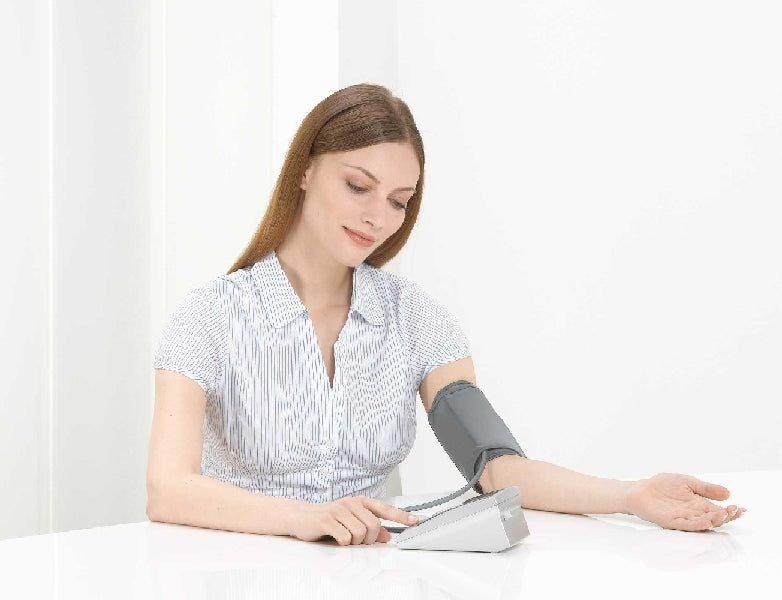 BM 35 / Beurer Upper Arm blood pressure silver,A blood pressure measurement that displays pulse or s