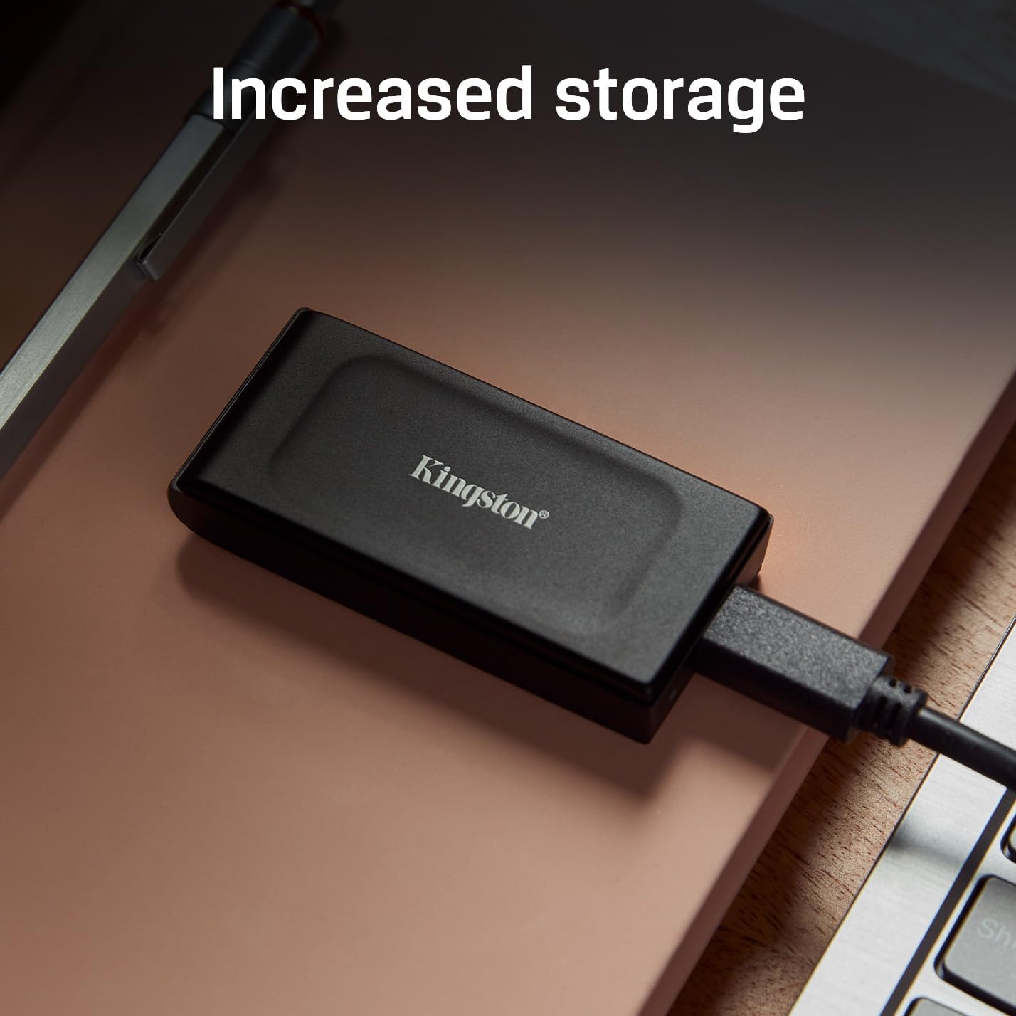 محرك أقراص الحالة الصلبة الخارجي Kingston Xs1000 بسعة 2 تيرابايت ومنفذ USB 3.2 من الجيل الثاني